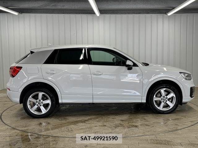 Audi Q2 2017-08 261217-12