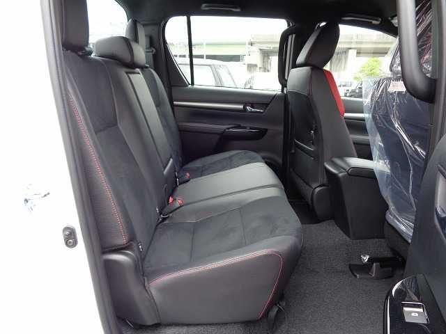 Toyota HILUX 2023-10 196097-16