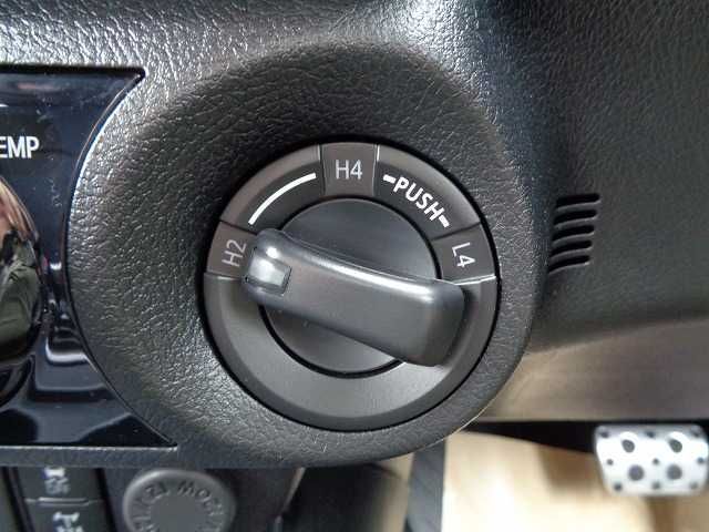 Toyota HILUX 2023-10 196097-13