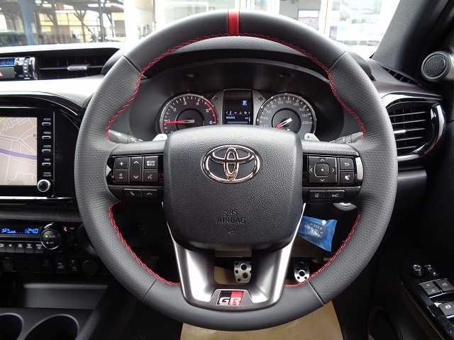 Toyota HILUX 2023-10 196097-3