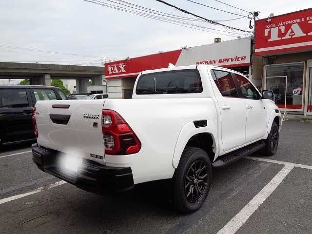 Toyota HILUX 2023-10 196097-2