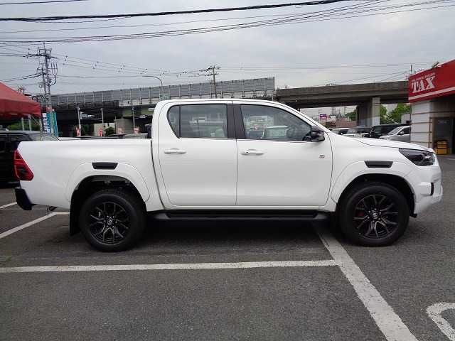 Toyota HILUX 2023-10 196097-17