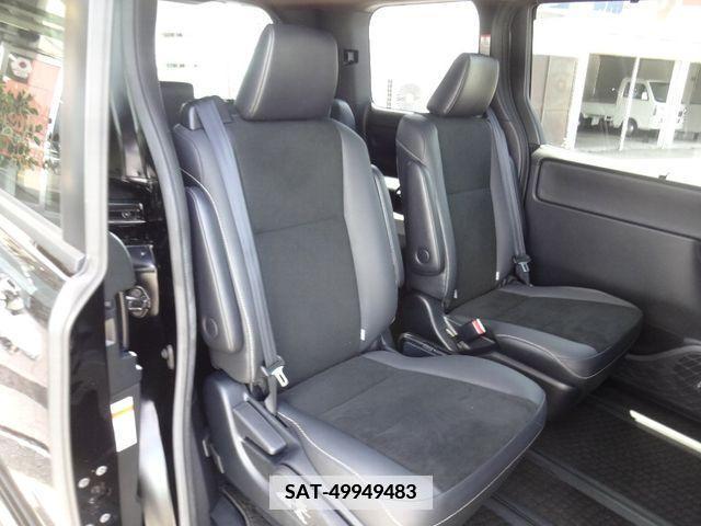 Toyota NOAH 2018-12 336697-6