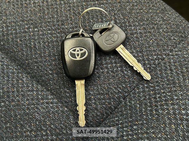Toyota SIENTA 2015-11 298406-11