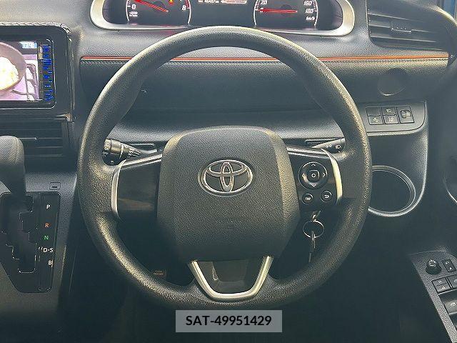 Toyota SIENTA 2015-11 298406-13