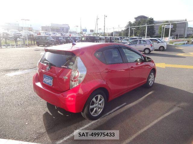 Toyota AQUA 2014-10 292174-1