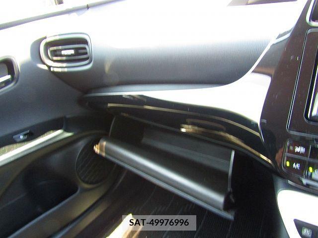 Toyota PRIUS 2018-07 335553-16