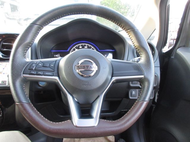 Nissan NOTE 2018-01 20145-7
