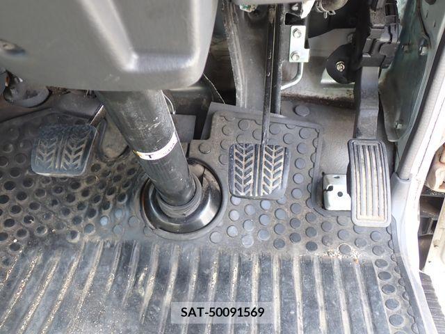 Mazda BONGO VAN 2015-11 378586-13