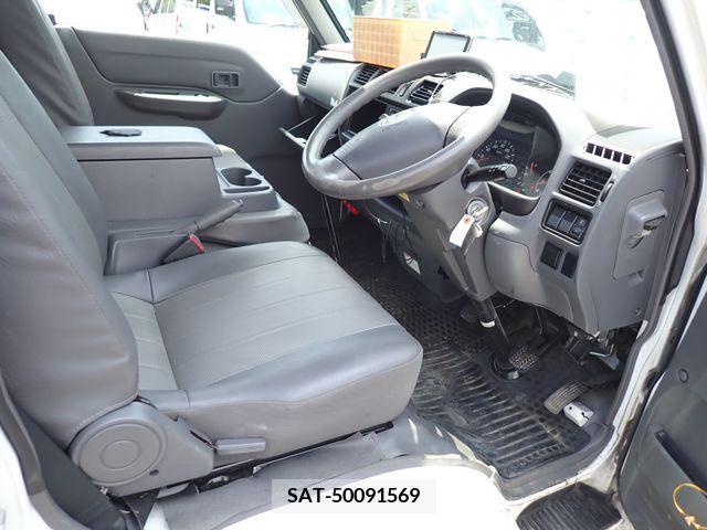 Mazda BONGO VAN 2015-11 378586-1