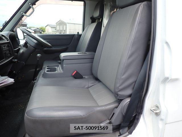 Mazda BONGO VAN 2015-11 378586-17