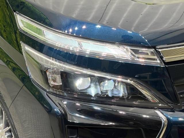 Toyota VOXY HYBRID 2018-08 183547-12