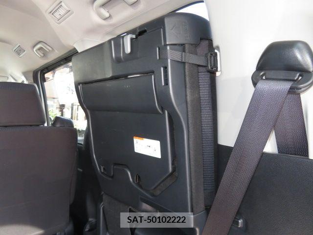Toyota NOAH 2019-05 321717-11