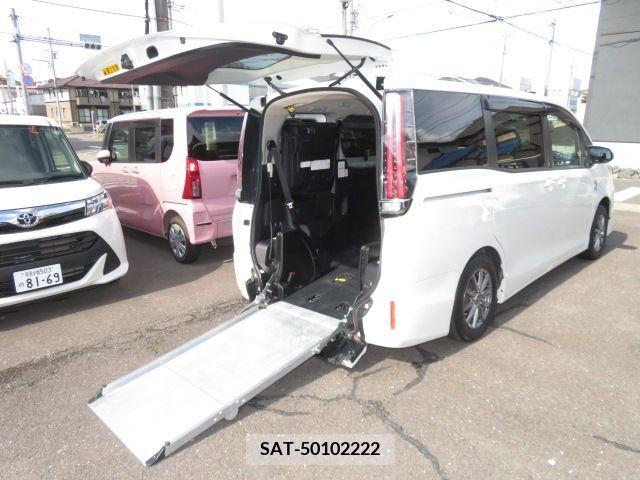 Toyota NOAH 2019-05 321717-0