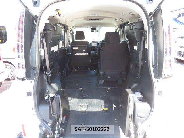Toyota NOAH 2019-05 321717-3