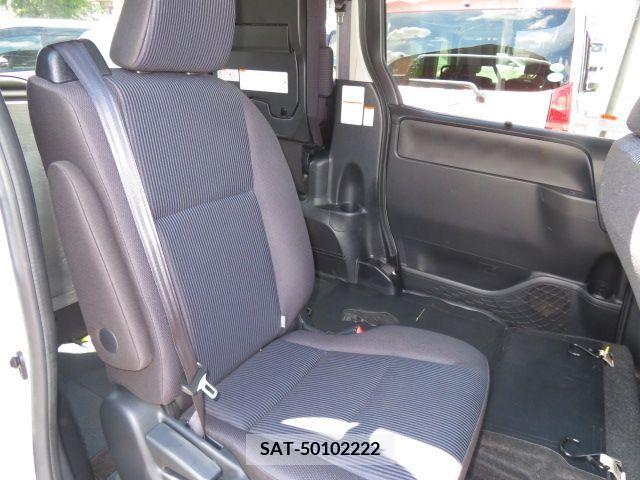 Toyota NOAH 2019-05 321717-9