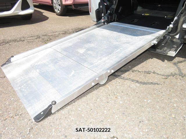 Toyota NOAH 2019-05 321717-1
