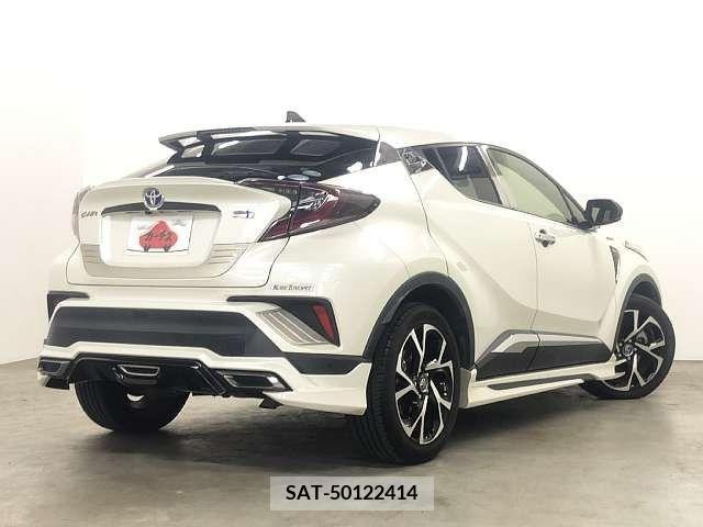 Toyota C-HR 2017-07 295011-2