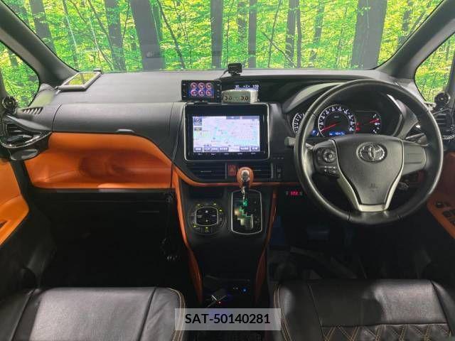 Toyota VOXY 2014-07 370422-1