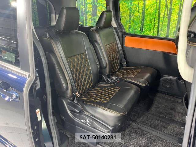 Toyota VOXY 2014-07 370422-9