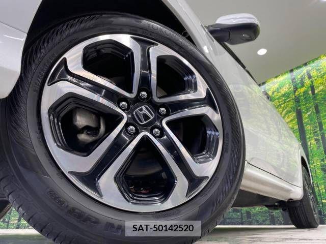 Honda VEZEL 2015-10 377873-13