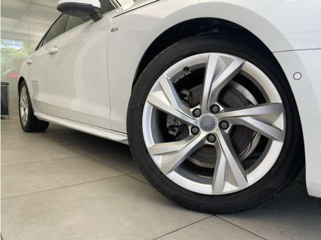 Audi A4 2021-05 16556-6