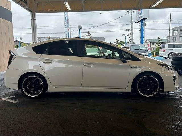 Toyota PRIUS 2014-11 22889-16