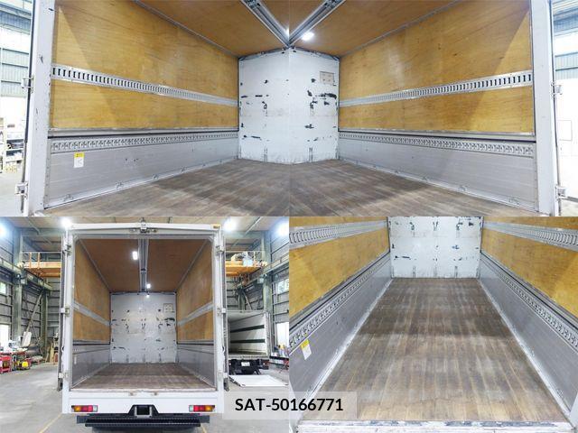 Mitsubishi CANTER 2017-05 302647-6