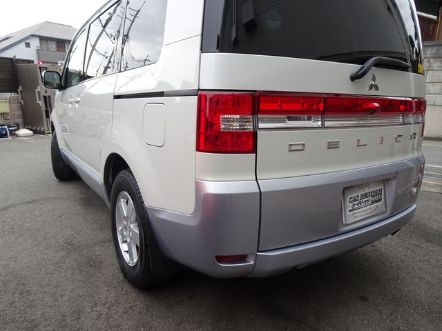 Mitsubishi DELICA D5 2016-02 183136-8