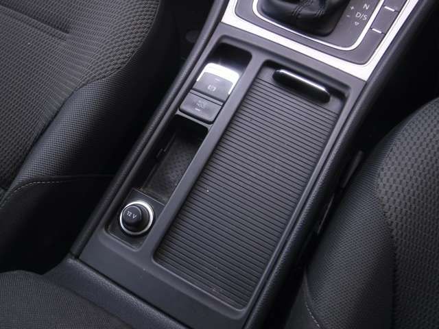 VolksWagen GOLF 2014-03 350-18