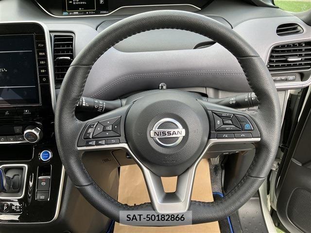 Nissan SERENA 2022-11 209488-8