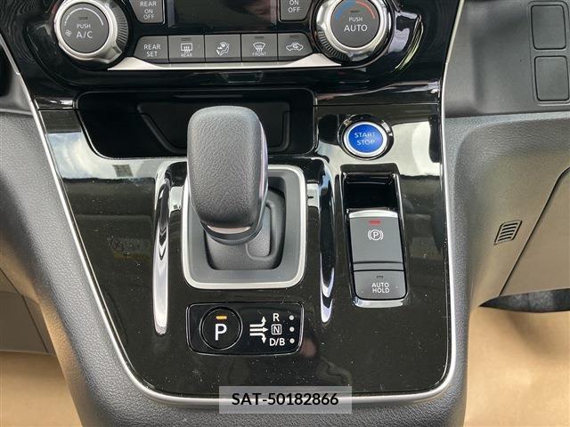Nissan SERENA 2022-11 209488-11