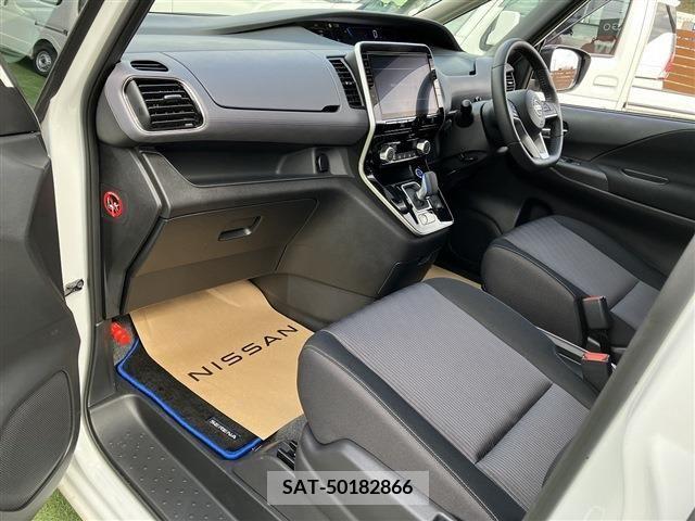 Nissan SERENA 2022-11 209488-5