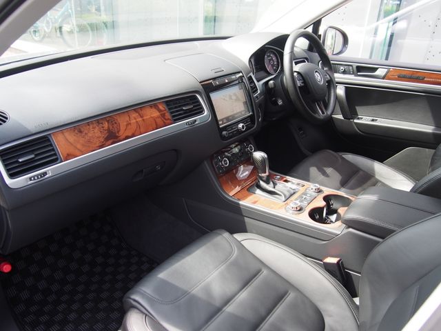 VolksWagen TOUAREG 2011-06 2320-5