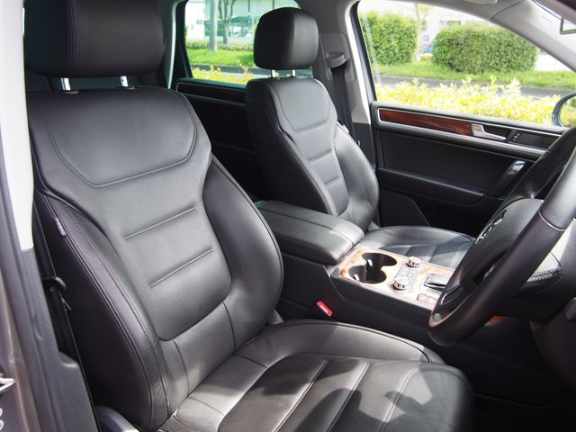VolksWagen TOUAREG 2011-06 2320-4