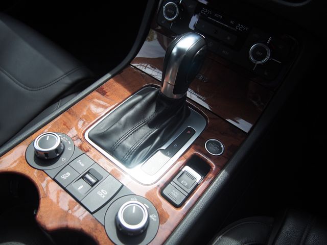 VolksWagen TOUAREG 2011-06 2320-11