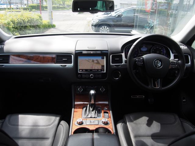 VolksWagen TOUAREG 2011-06 2320-1