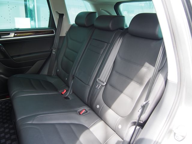VolksWagen TOUAREG 2011-06 2320-6
