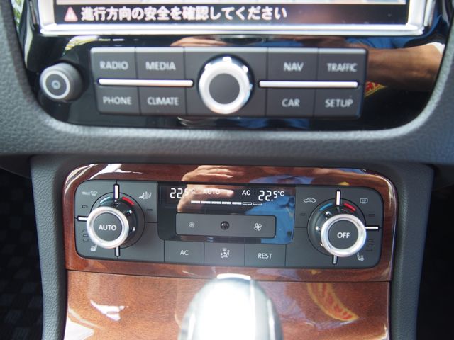 VolksWagen TOUAREG 2011-06 2320-10