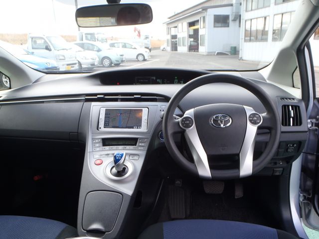 Toyota PRIUS 2013-12 282-1