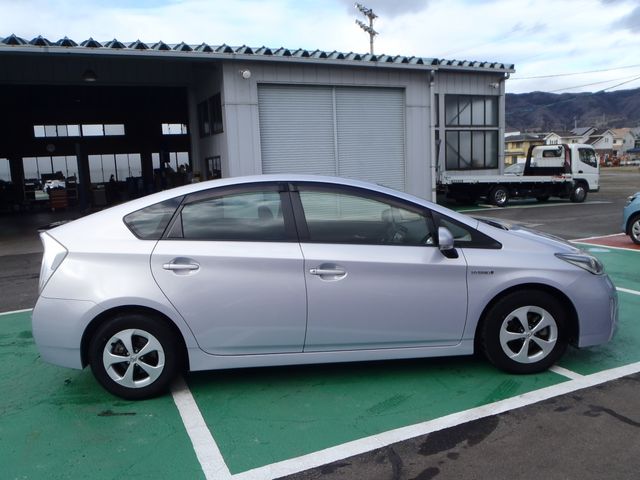 Toyota PRIUS 2013-12 282-3