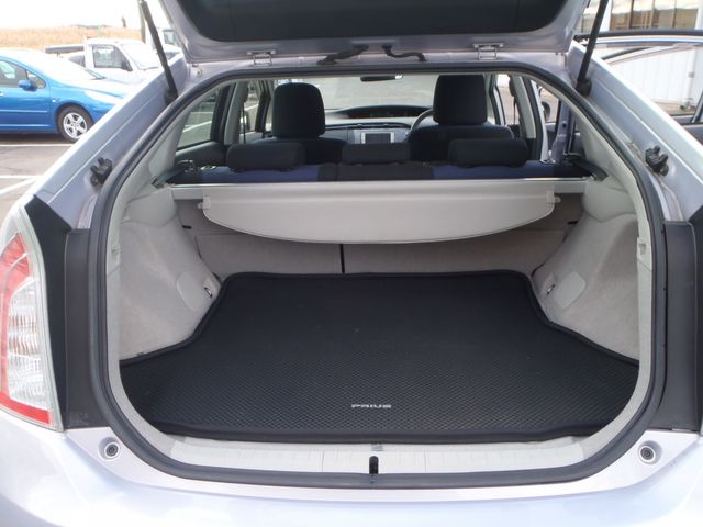 Toyota PRIUS 2013-12 282-10