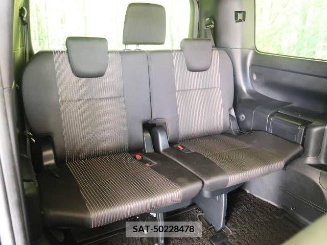 Toyota VOXY 2018-09 321579-10