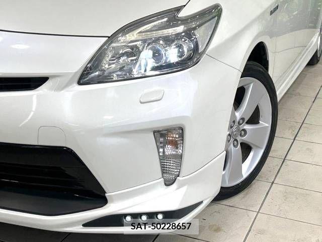 Toyota PRIUS 2013-11 329051-10