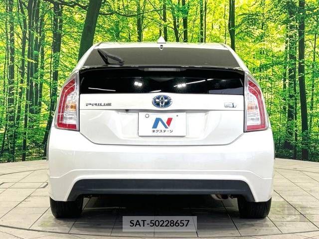 Toyota PRIUS 2013-11 329051-14