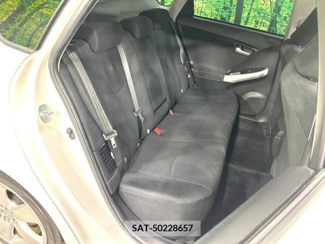 Toyota PRIUS 2013-11 329051-8