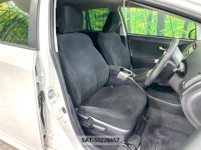 Toyota PRIUS 2013-11 329051-7