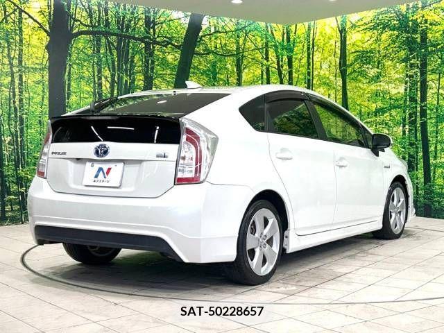 Toyota PRIUS 2013-11 329051-17