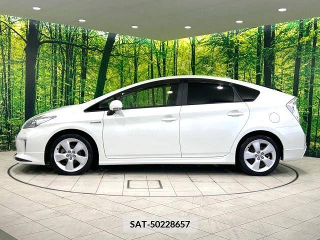 Toyota PRIUS 2013-11 329051-15