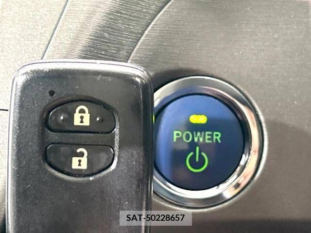 Toyota PRIUS 2013-11 329051-6